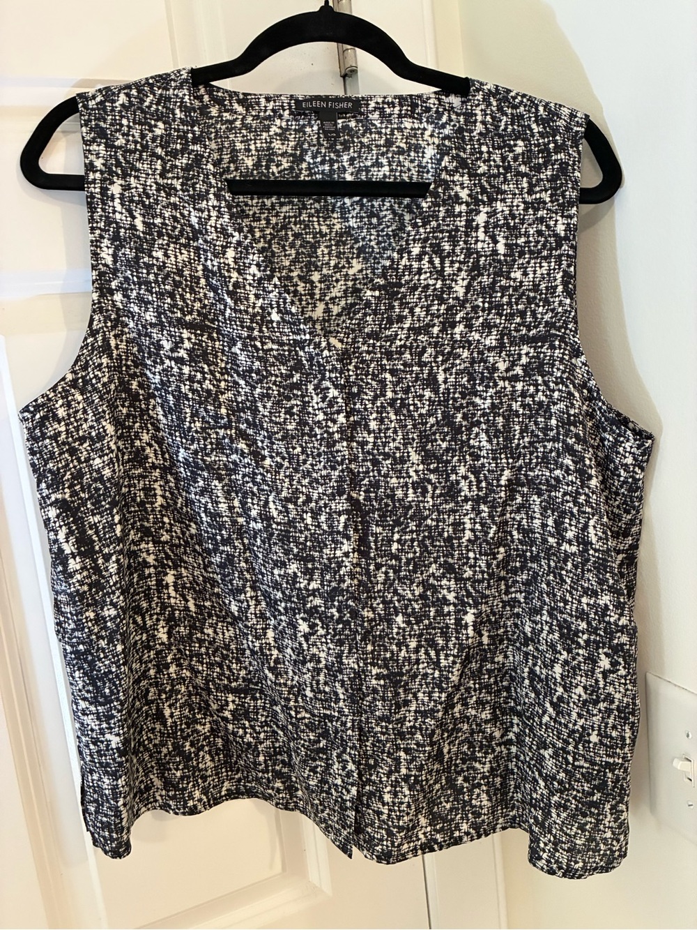 Eileen Fisher Black & White Textured Sleeveless Silk & Cotton Top